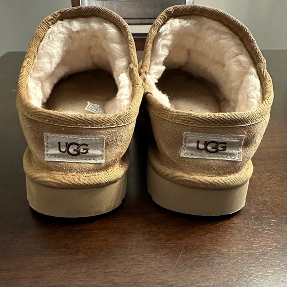 Ugg Women’s Classic Slippers - Size 11 - Picture 3 of 5
